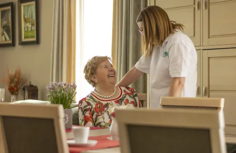 ConnectGroep zorgverlener met patiënt thuis